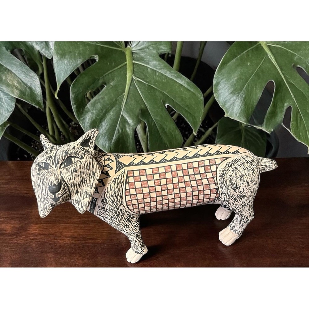 Mata Ortiz Pottery Bobcat Animal Effigie Tomas Quintana Folk Art Mexican Clay